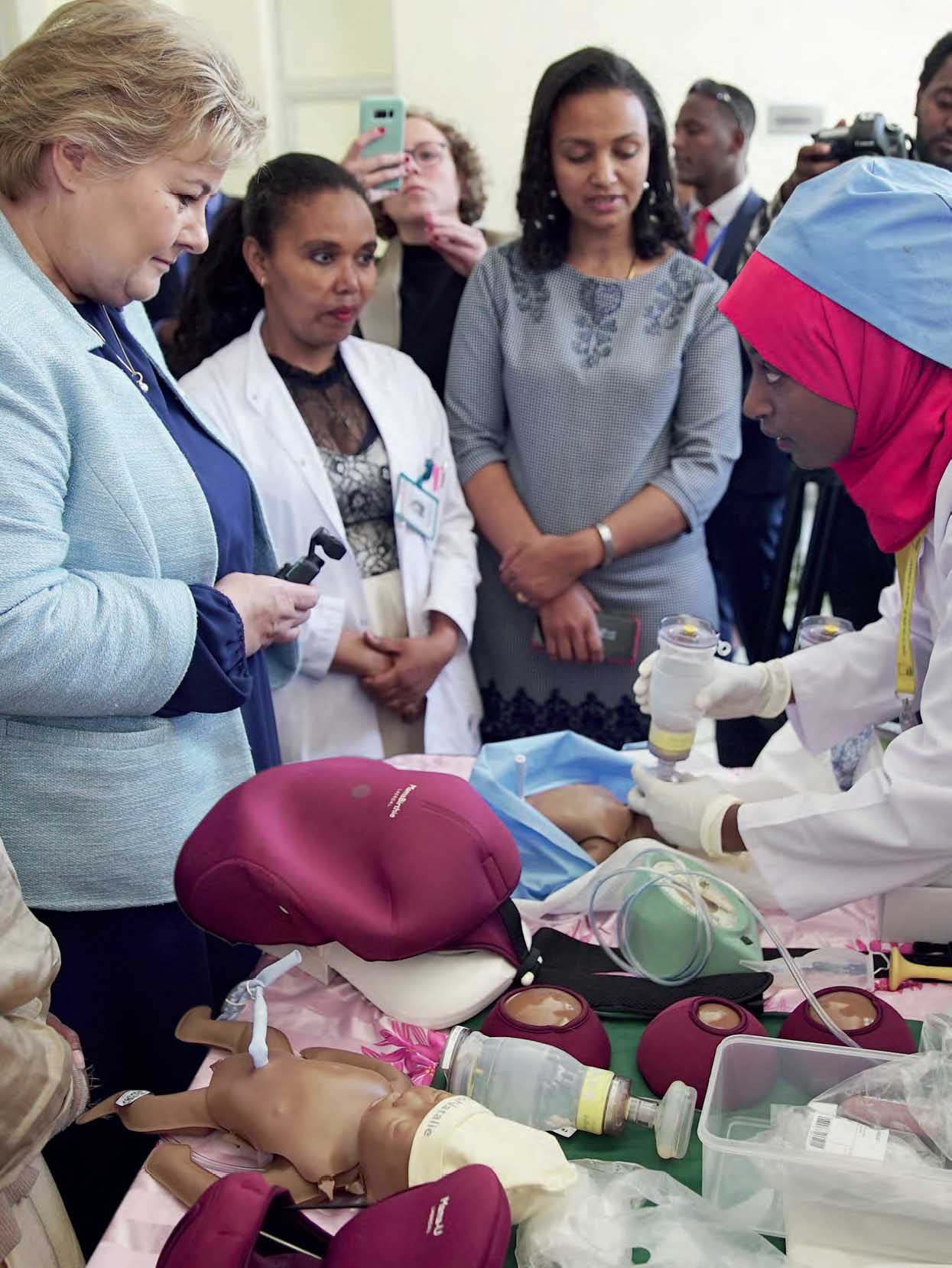 midwife Shemsiya Teyib is introducing the 50,000 Happy Birthdays project to Erna Solberg (left), Norwegian Prime Minister, and Meseret Zelalem (right), Director for Maternal, Child Health and Nutrition at the Federal Ministry of Health, at a health centre in Addis Ababa in February 2020.